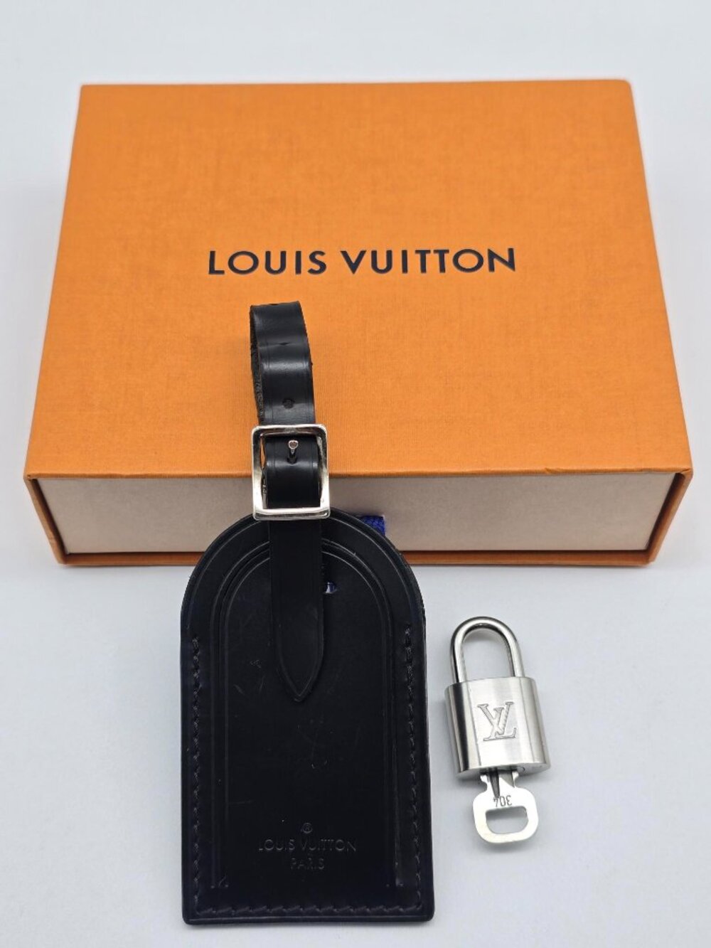Authentic Louis Vuitton Black Luggage Tag Silver LV Padlock Key & Box - Picture 3 of 14